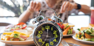 Interment Fasting - meal with clock