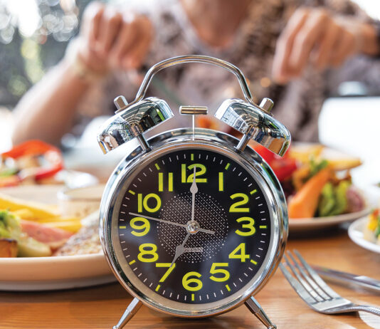 Interment Fasting - meal with clock