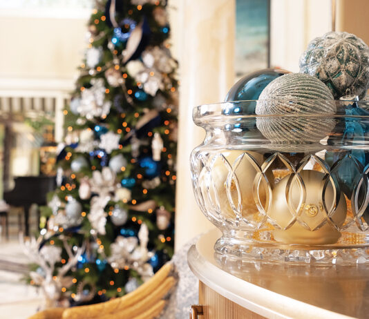 Decorating foyer holiday decor