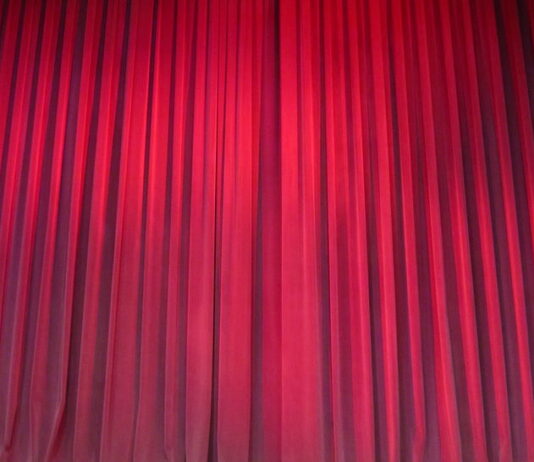red-curtains-drapery-theater-preview