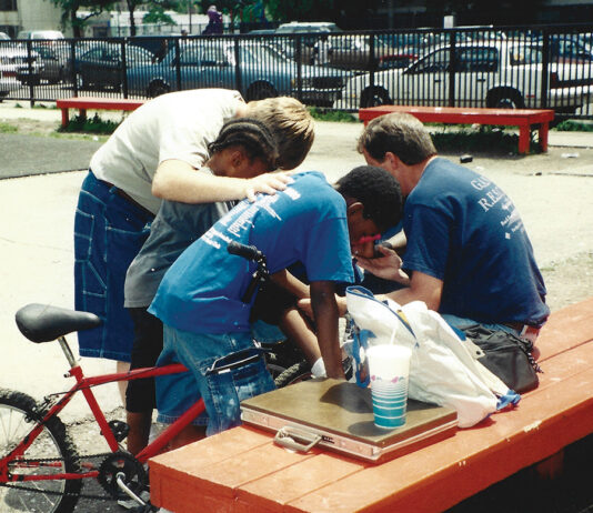 Gangs Guns and God: Praying with a Gang Member to Receive Christ