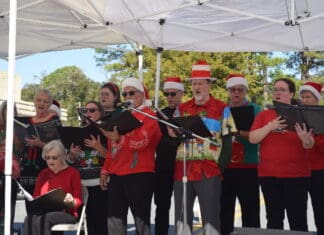 Weather Cooperates for Yule of Yesteryear and the Niceville Christmas Parade 6385060307000164751 (1)singers